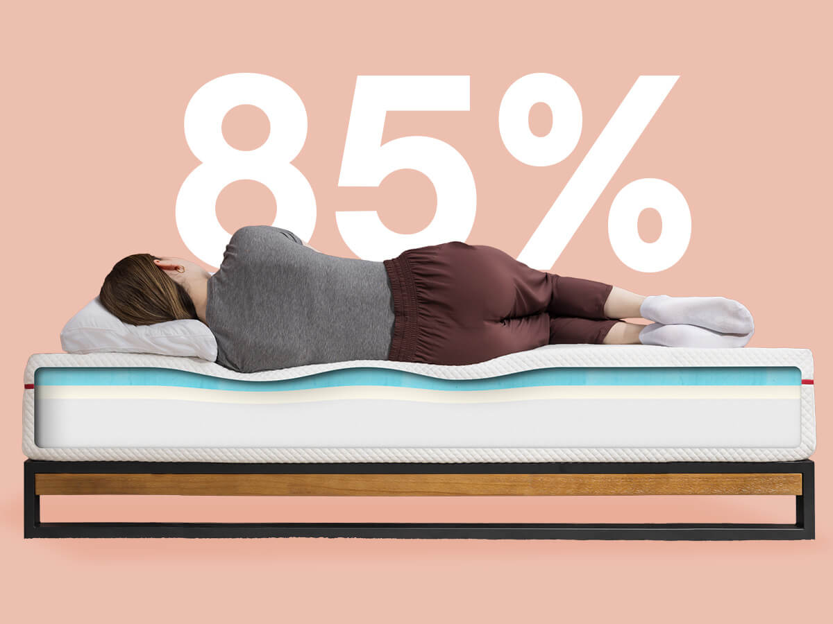 A woman with good posture lies down on a supportive Douglas mattress
